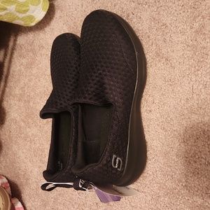 Skechers Brand NWT 9 in Memory Foam Black